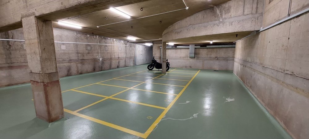 Posto auto coperto per biciclette