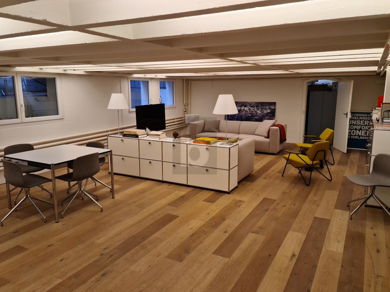 Living / commercial building, photo 1 of 4