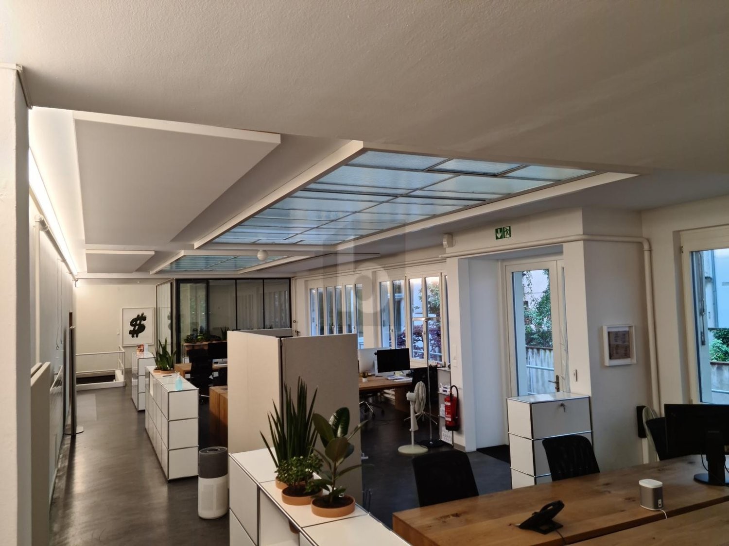 Living / commercial building, photo 3 of 4