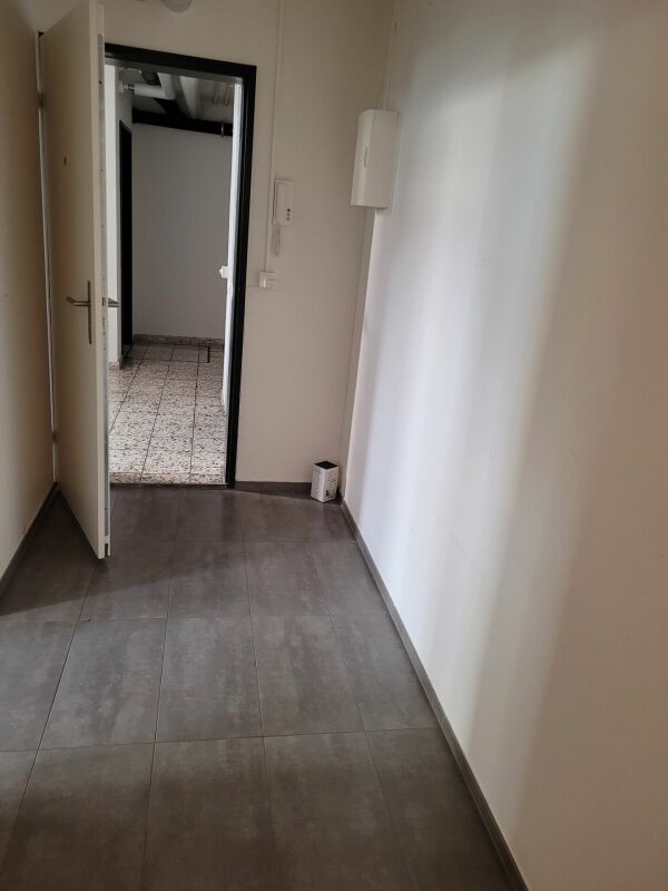 32m² storage room