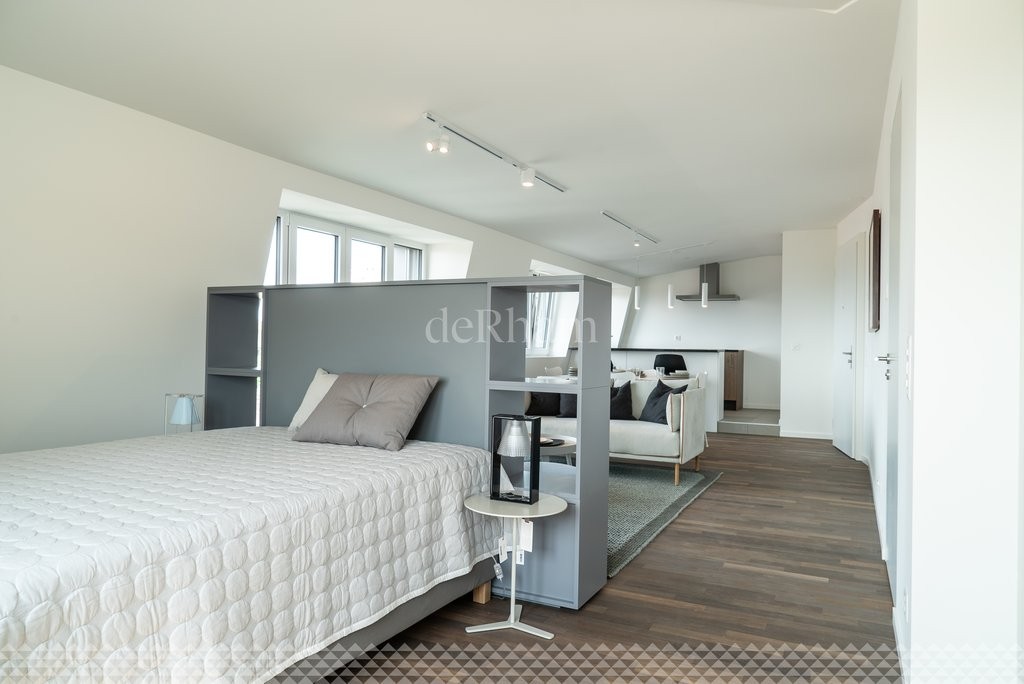 1 room loft, photo 2 of 4