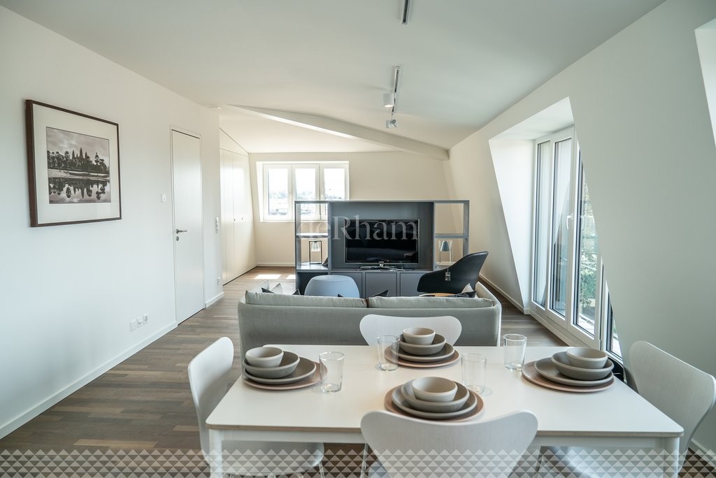 1 room loft, photo 3 of 4
