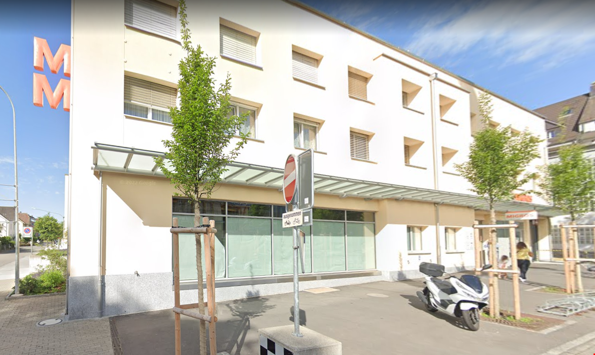 175m² shop, photo 1 of 10