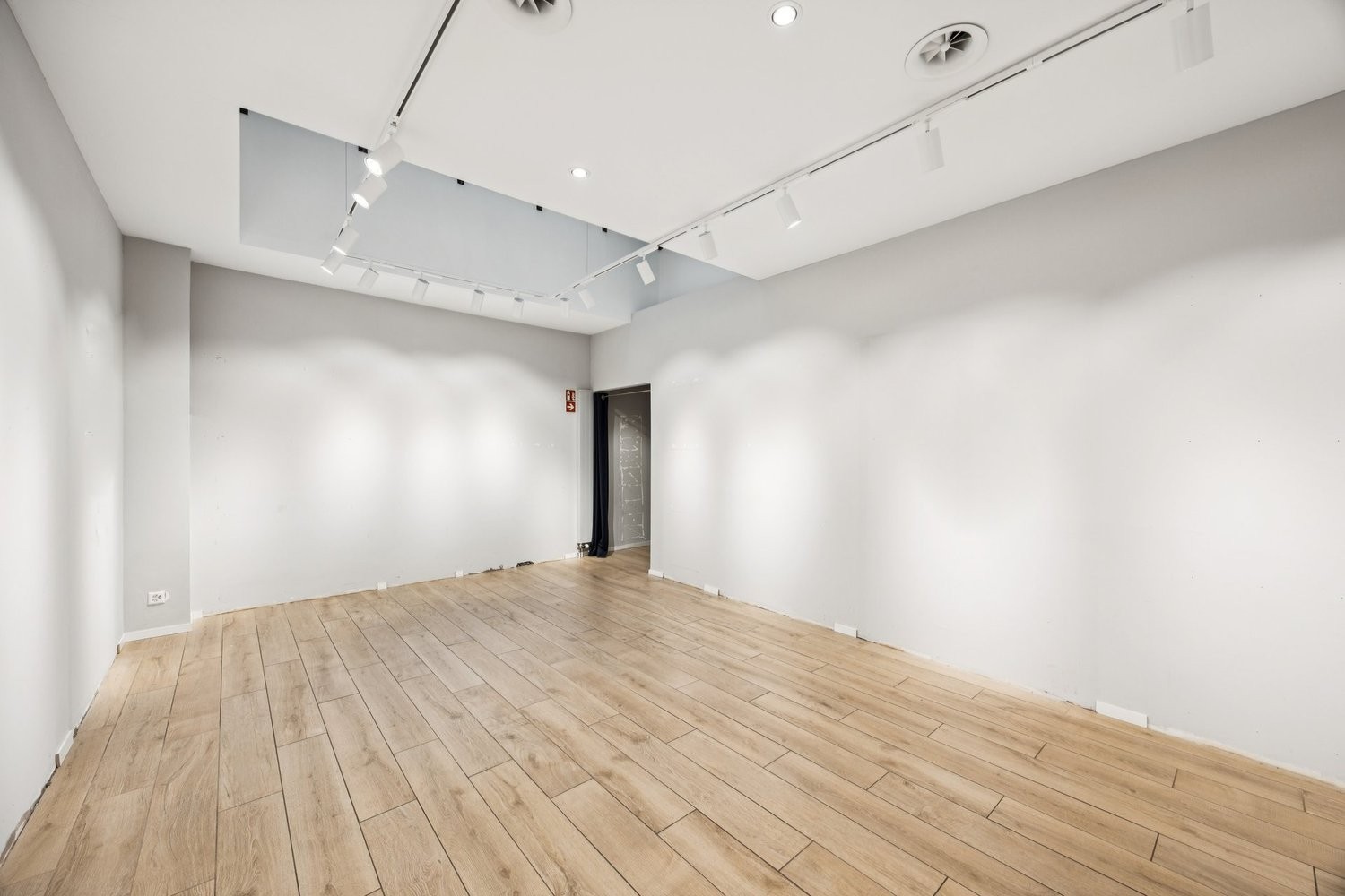 71m² shop, photo 6 of 8
