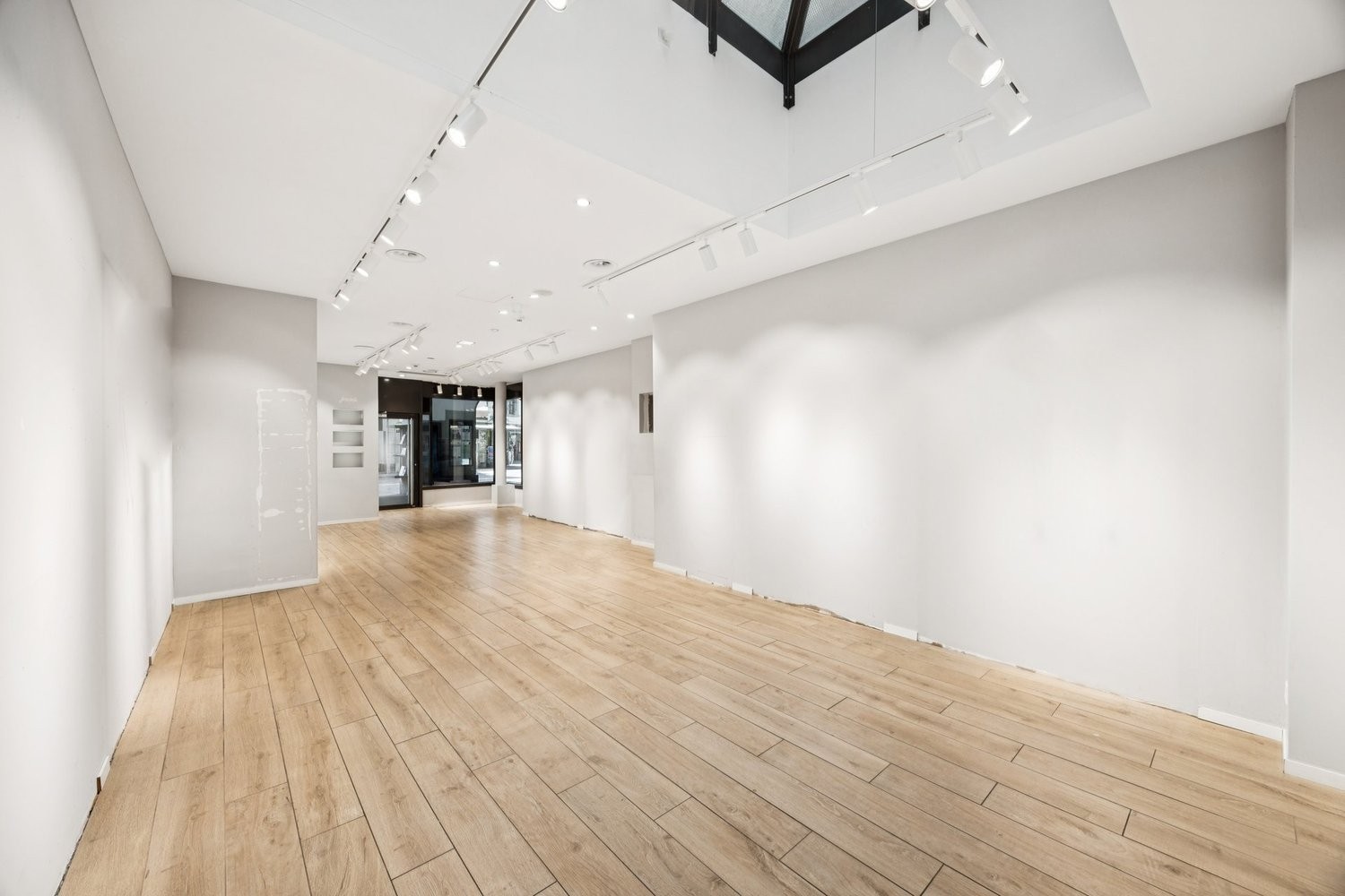 71m² shop, photo 3 of 8