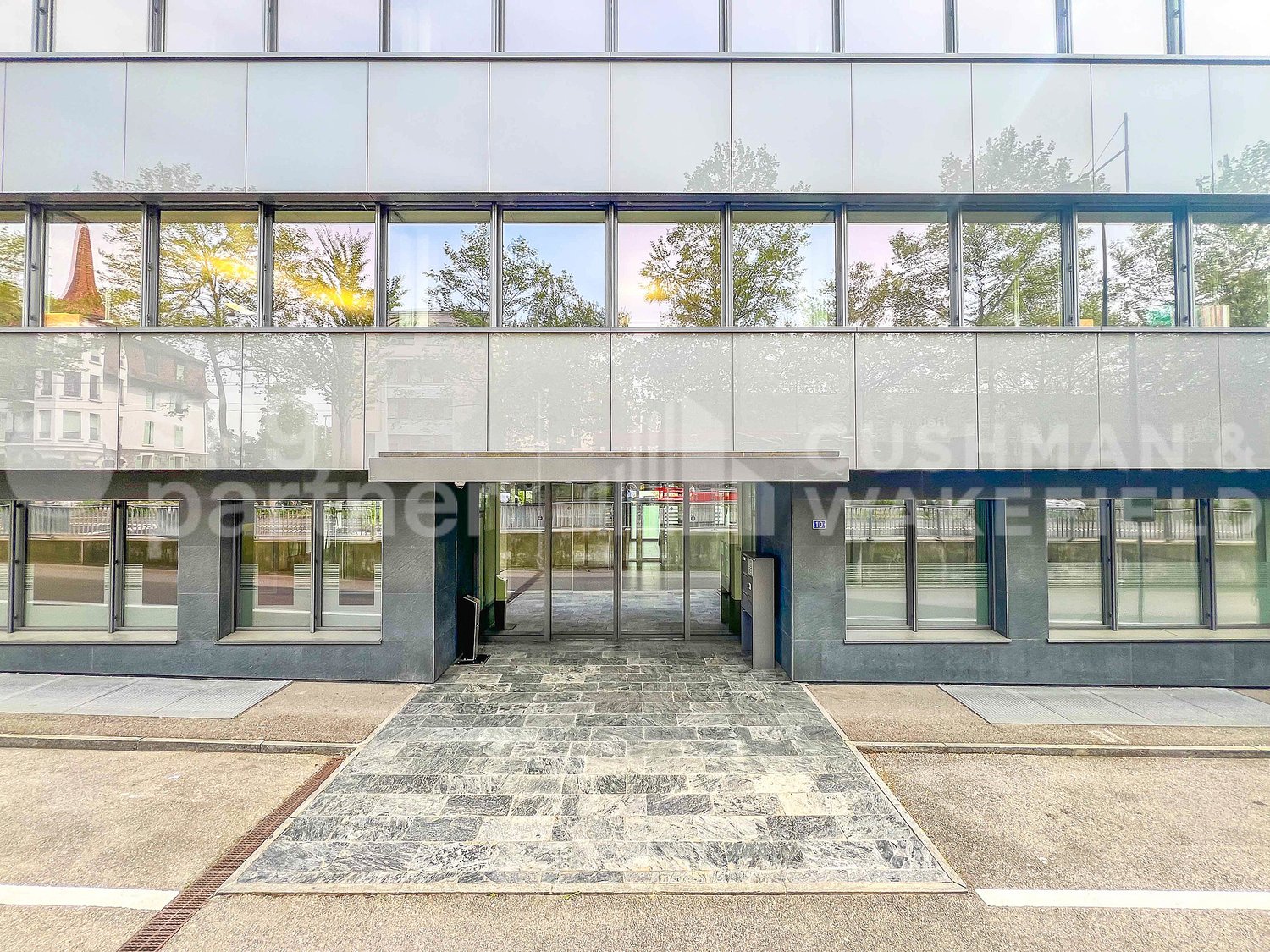 259m² office, photo 3 of 10