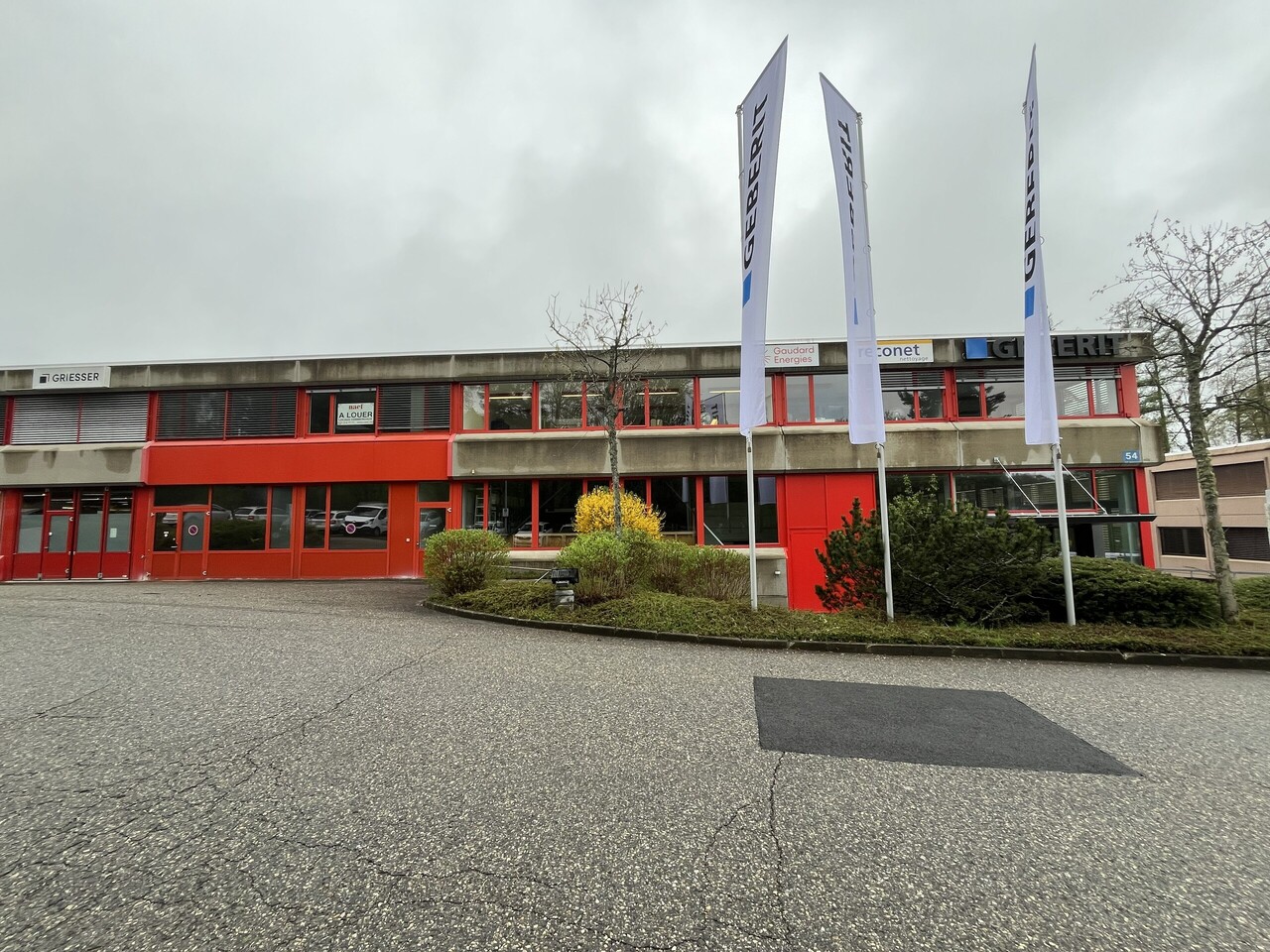 160m² commercial, photo 2 of 2