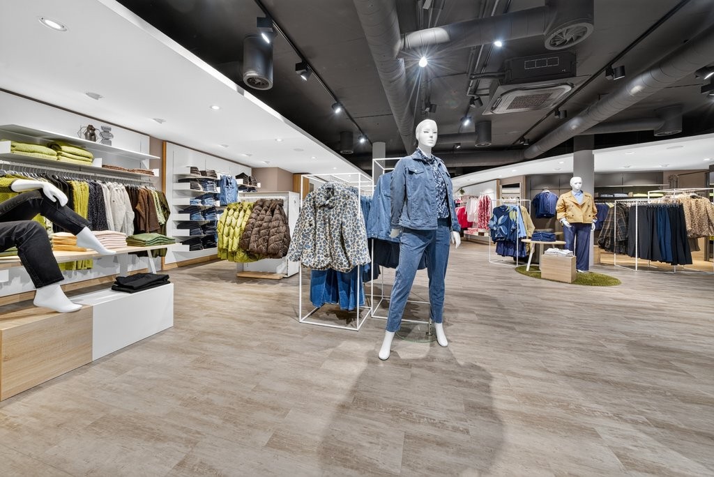 308m² shop