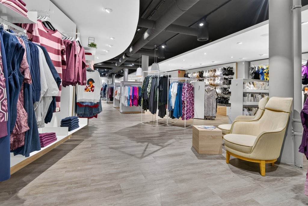308m² shop