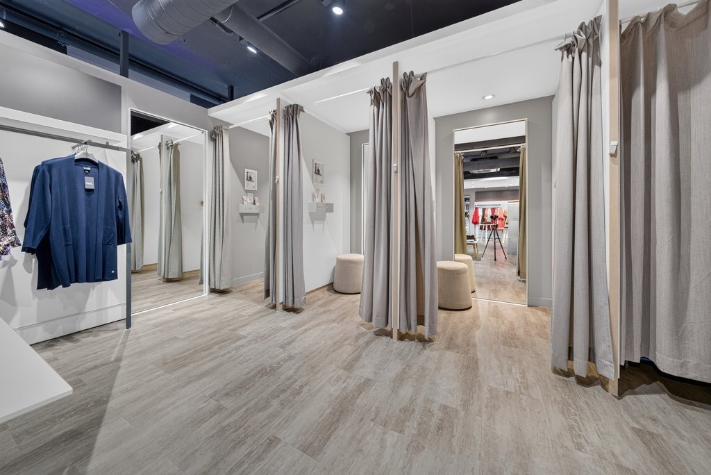 308m² shop