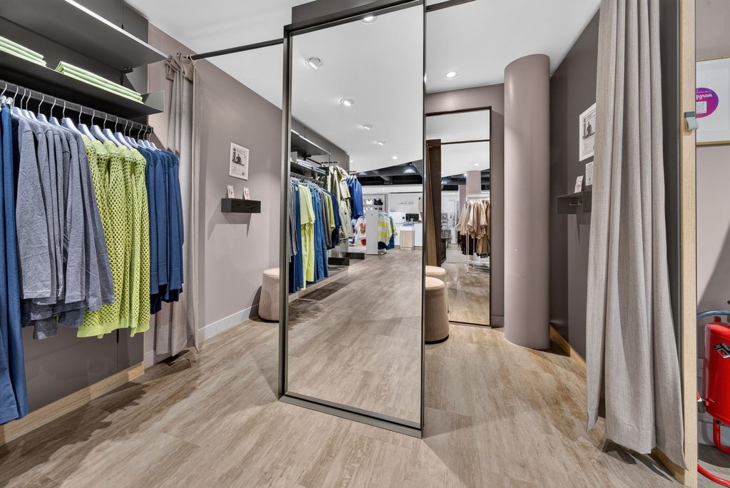 308m² shop