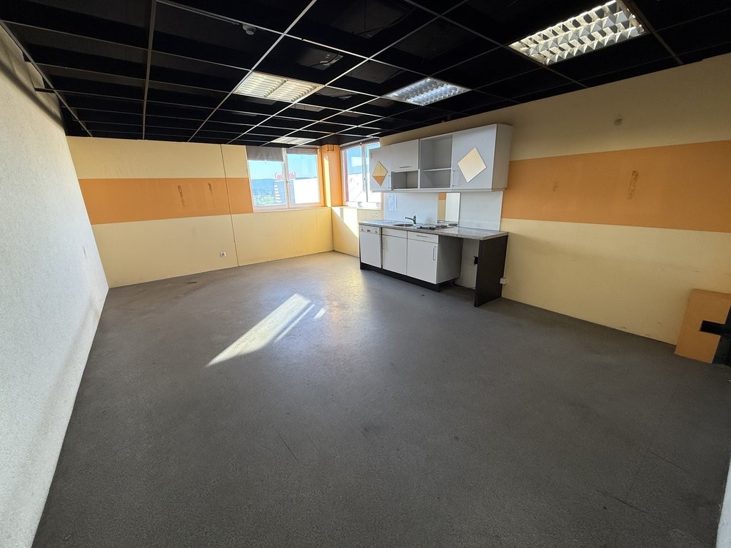 564m² locale di magazzino