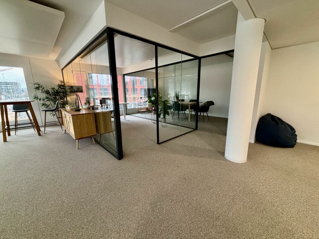 Office, photo 4 of 9