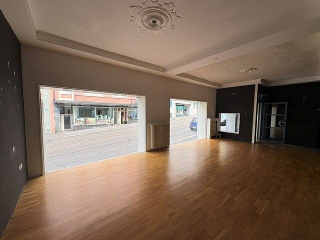 92m² negozio, foto 3 di 10