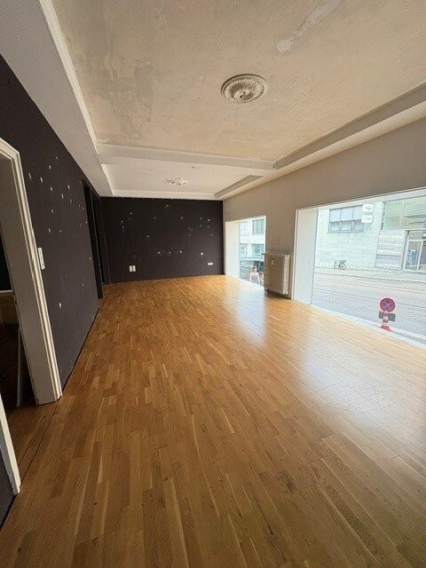 92m² negozio, foto 2 di 10