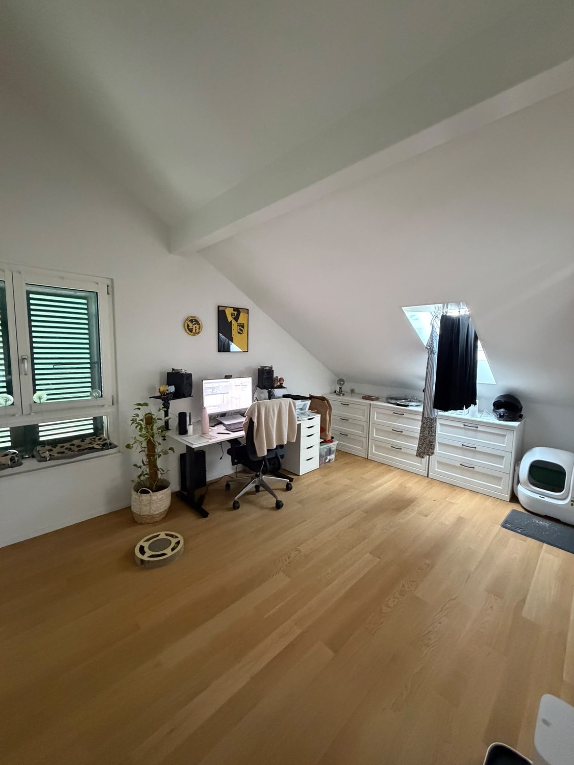 Appartamento di 3 ½ locali

Luminoso e accogliente appartamento mansardato di 3,5 locali con una bella loggia che invita a sostare e rilassarsi.

L'appartamento dispone di:

* 🏠 Appartamento mansardato con un fascino particolare
* 🌿 Accogliente loggia
* 🛋️ Zona giorno luminosa e spaziosa
* 🛏️ 3,