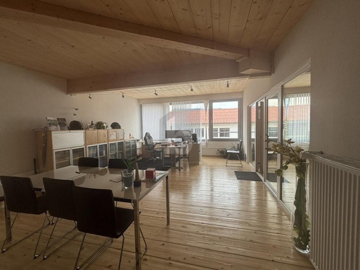 310m² office, photo 1 of 4
