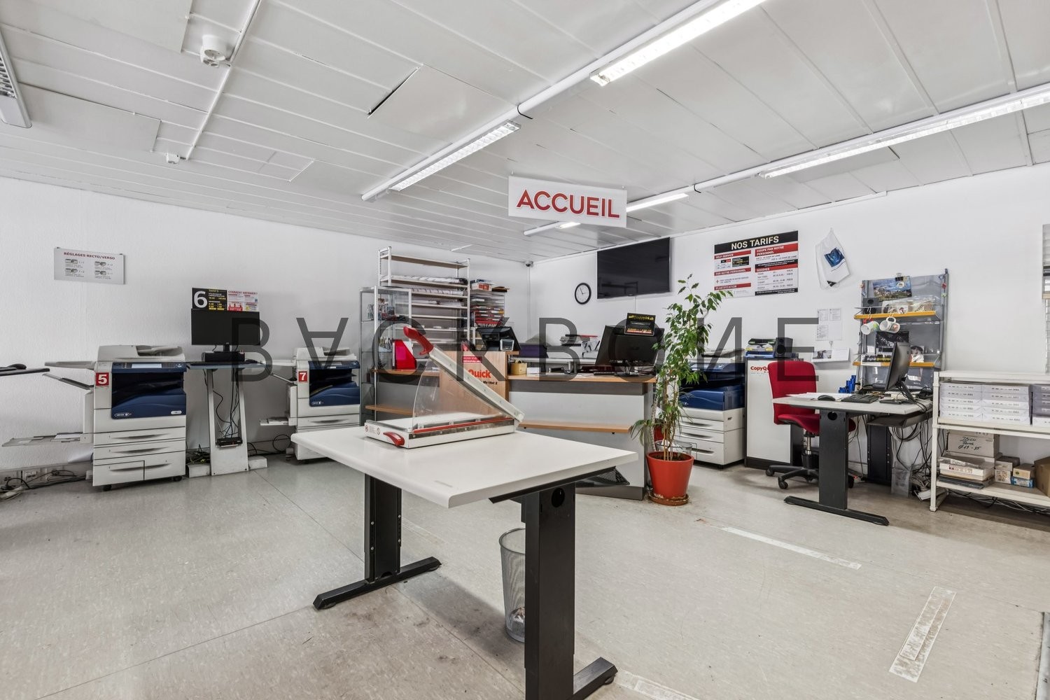 188m² shop