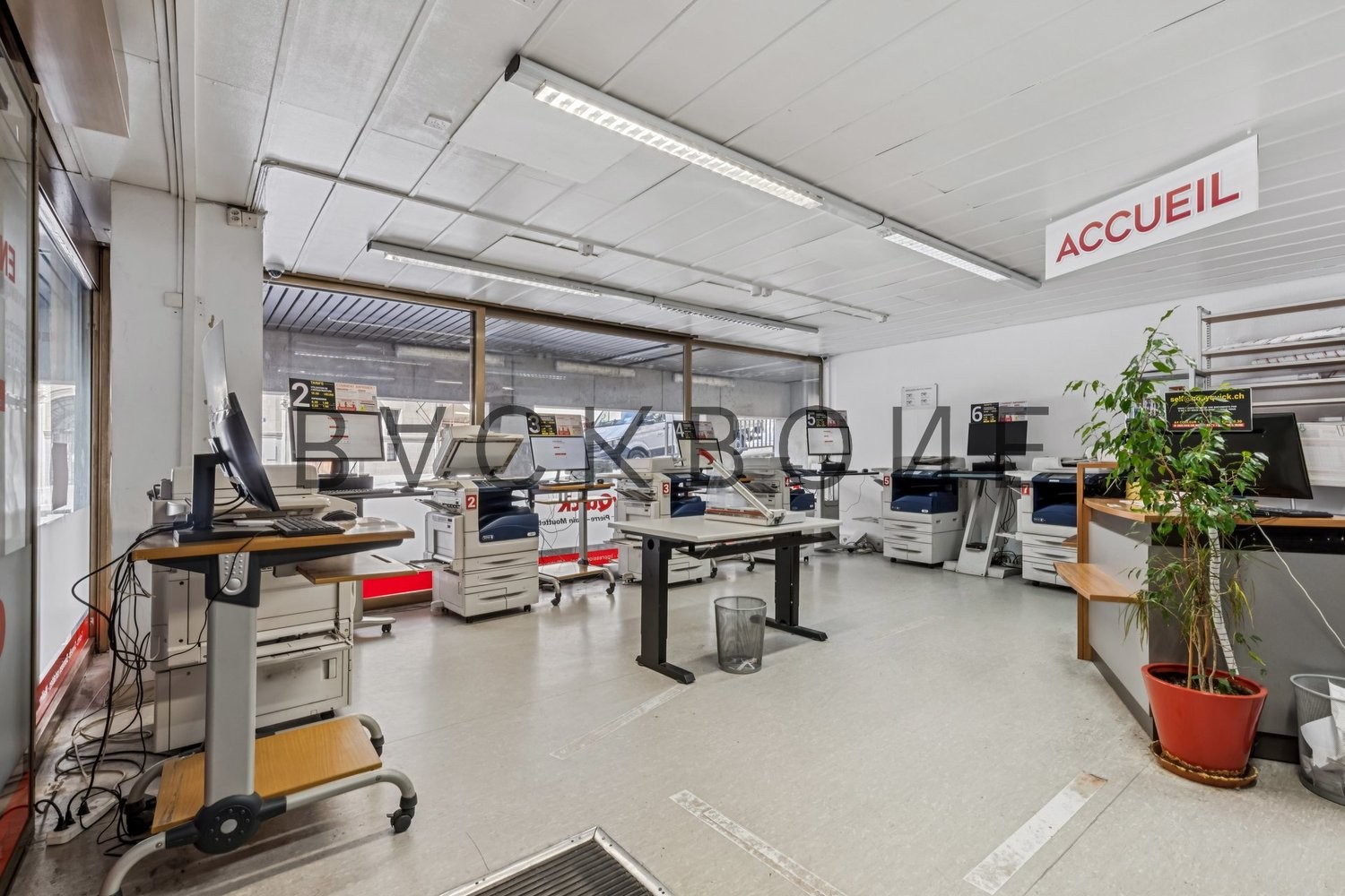 188m² shop
