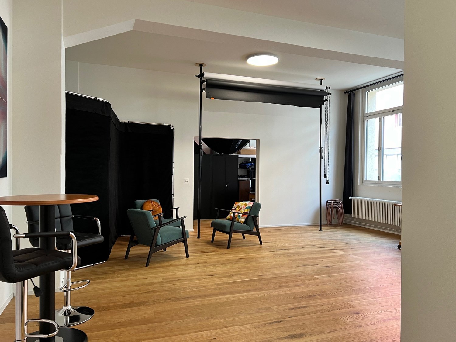 Studio, photo 4 of 7