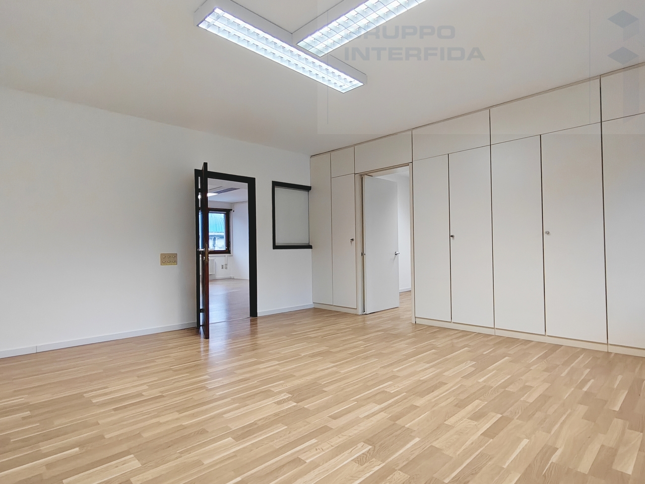167m² office, photo 1 of 8