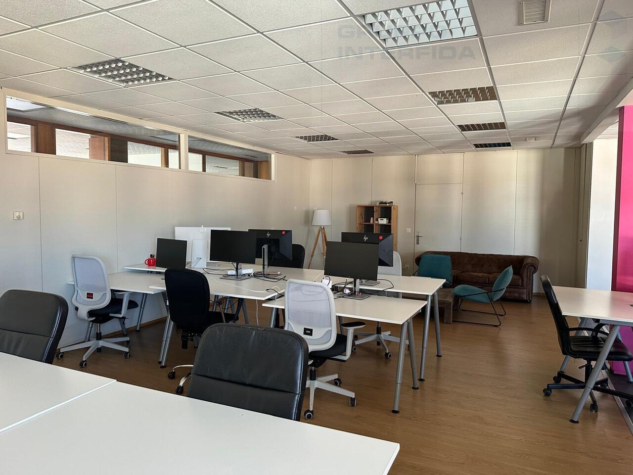 332m² office, photo 3 of 9
