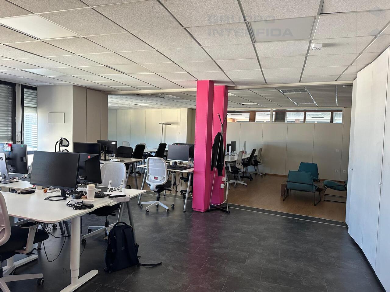 332m² office, photo 2 of 9