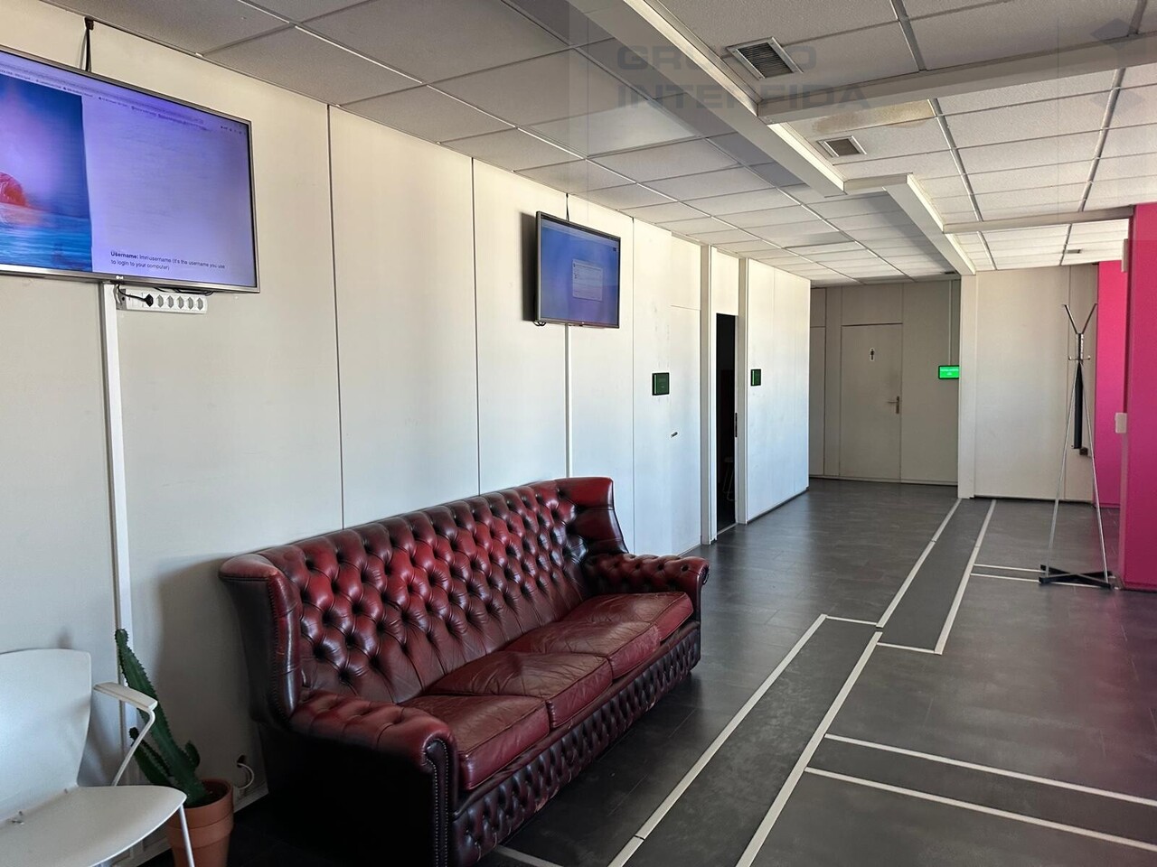 332m² office, photo 7 of 9