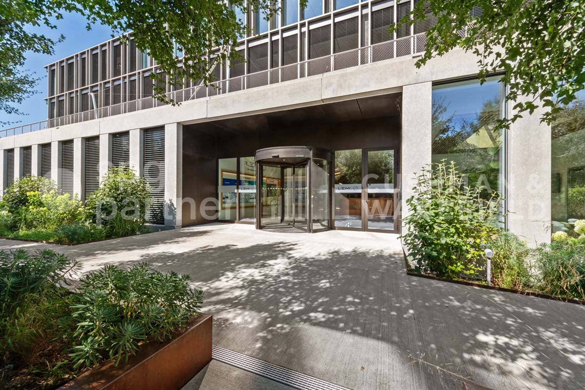 1200m² office, photo 1 of 10