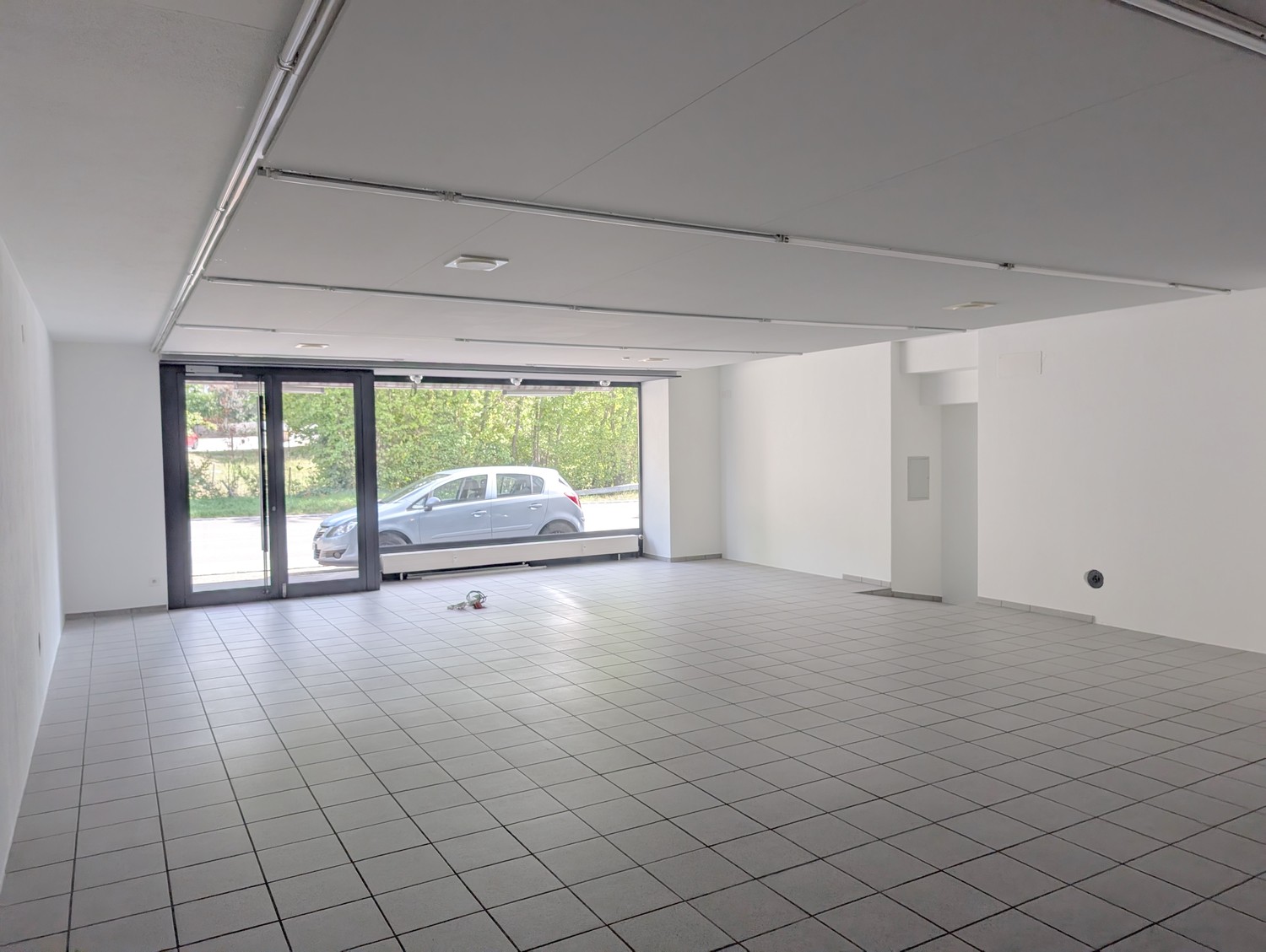 84m² shop, photo 1 of 10