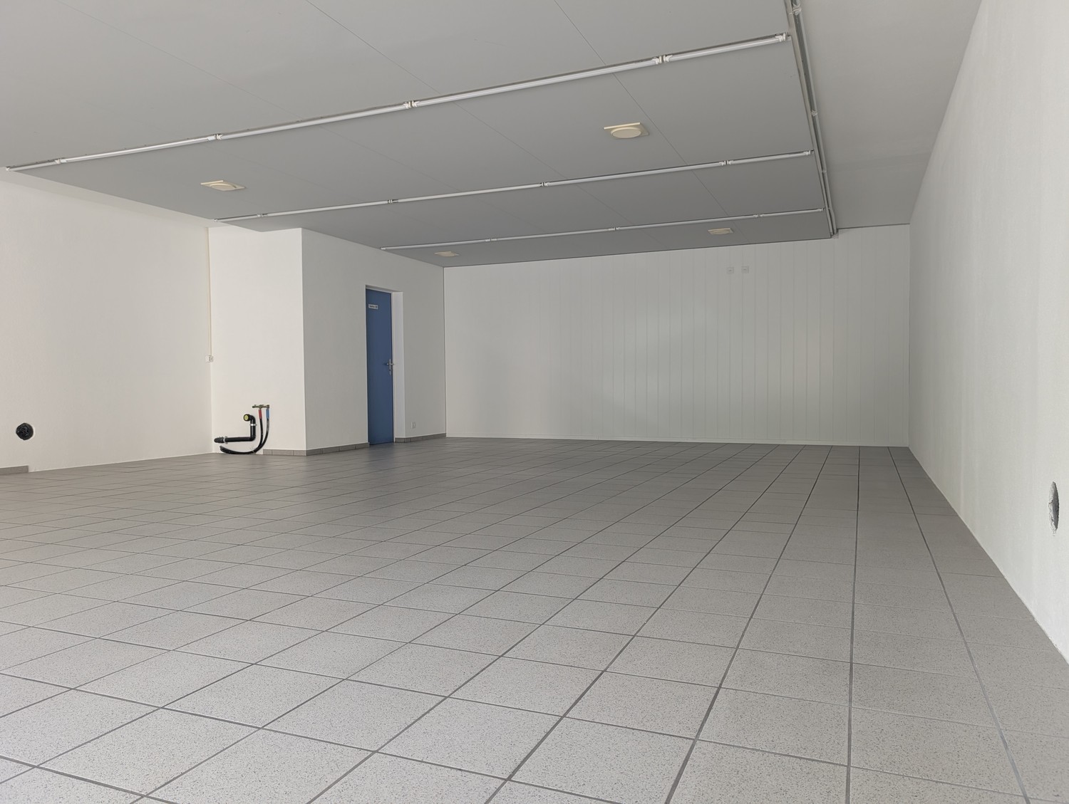 84m² shop, photo 8 of 10