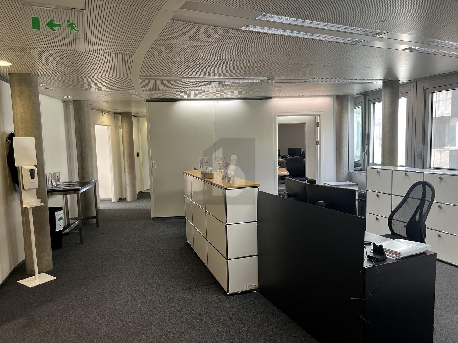 415m² office, photo 1 of 4