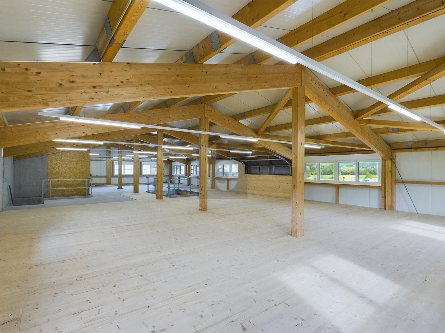 495m² industrial object, photo 3 of 4