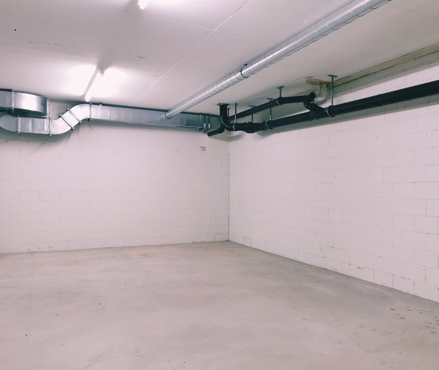 67m² storage room, photo 1 of 2