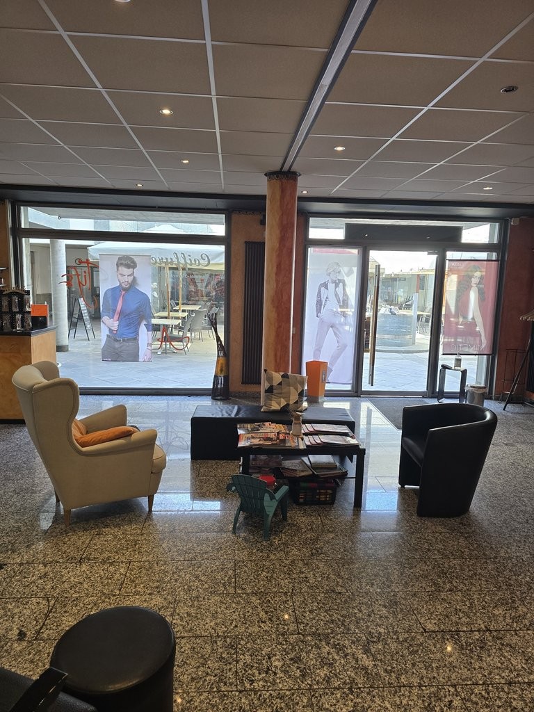 71m² shop, photo 3 of 5