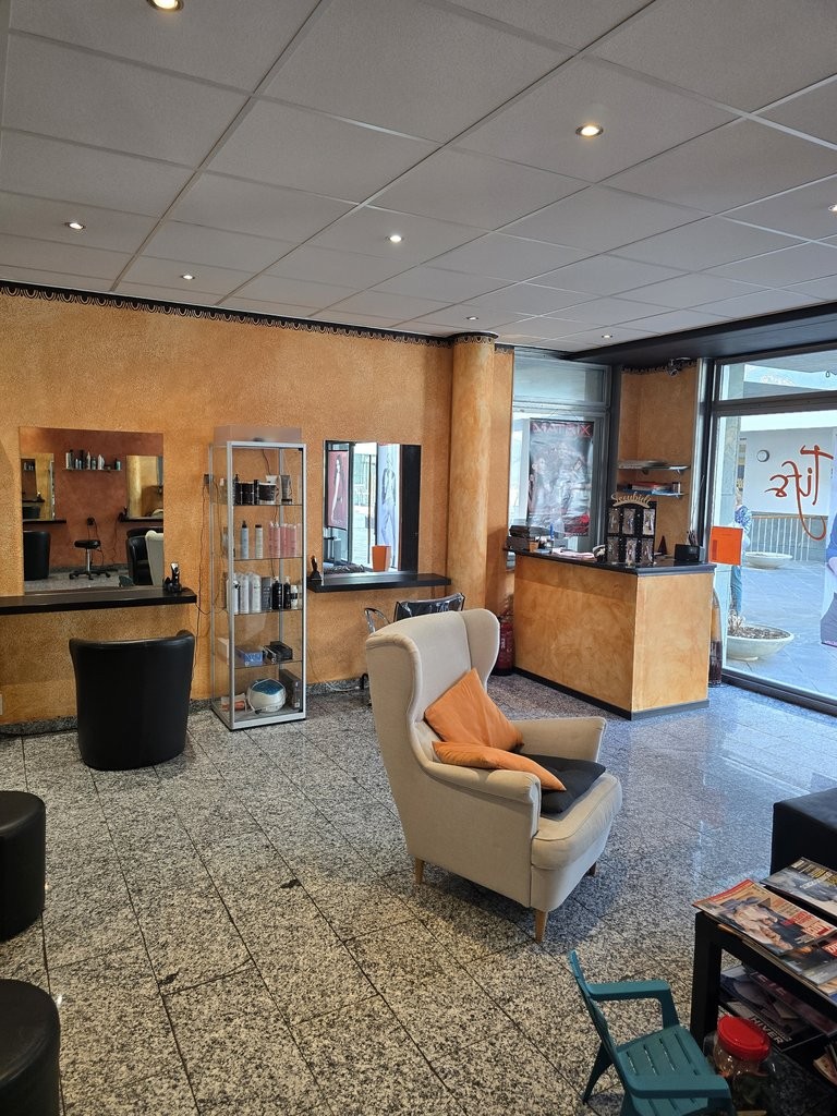71m² shop, photo 2 of 5