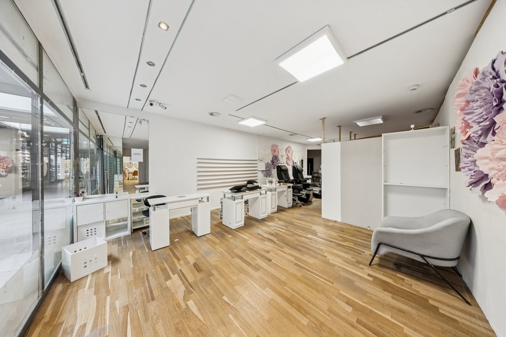 163m² shop, photo 6 of 8