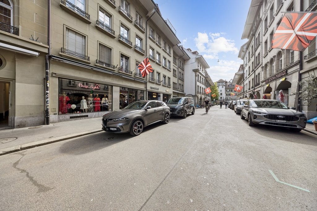 163m² shop, photo 2 of 8