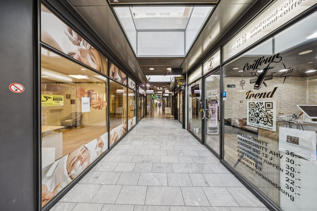 163m² shop, photo 1 of 8