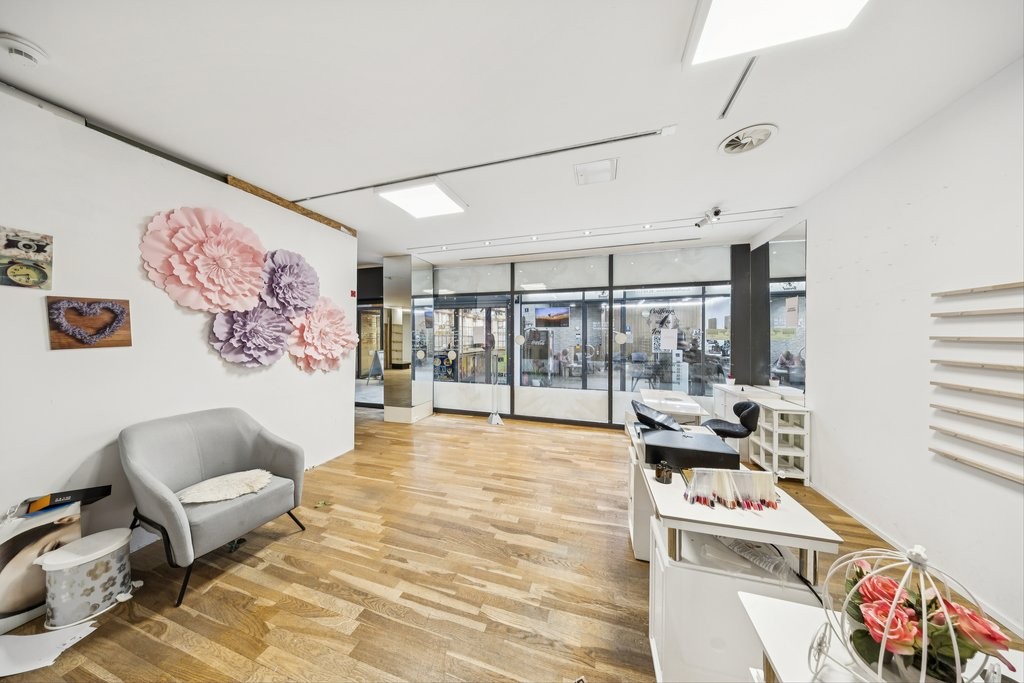 163m² shop, photo 4 of 8