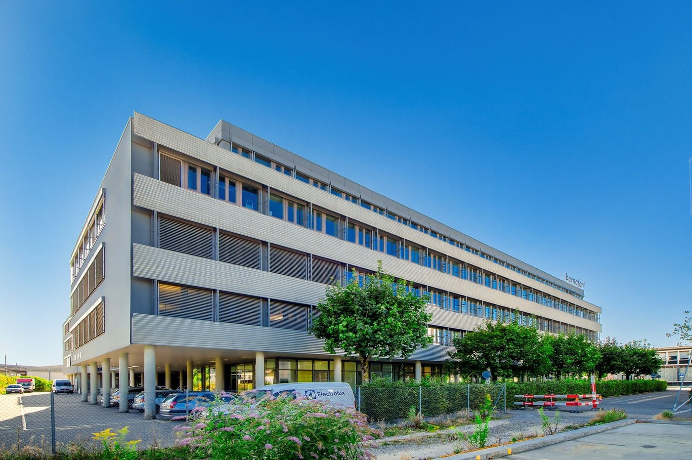 4376m² office, photo 1 of 10