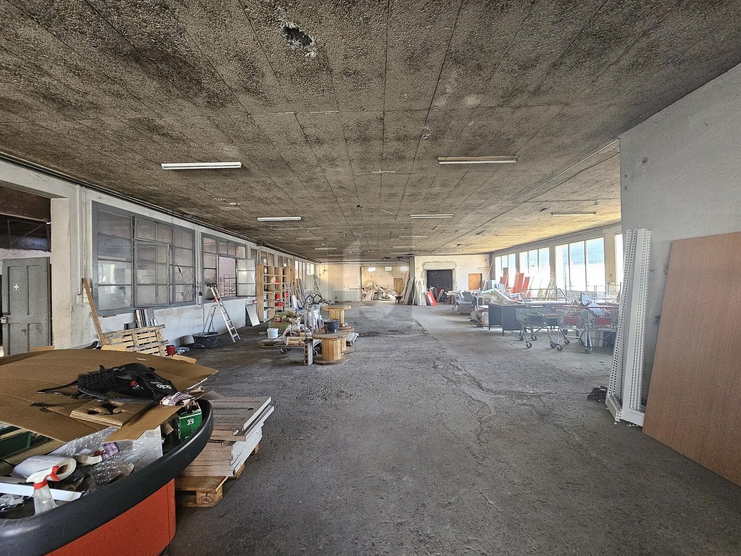 750m² industrial object, photo 3 of 3