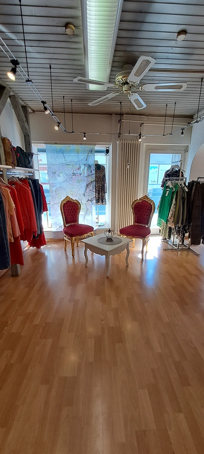 74m² shop