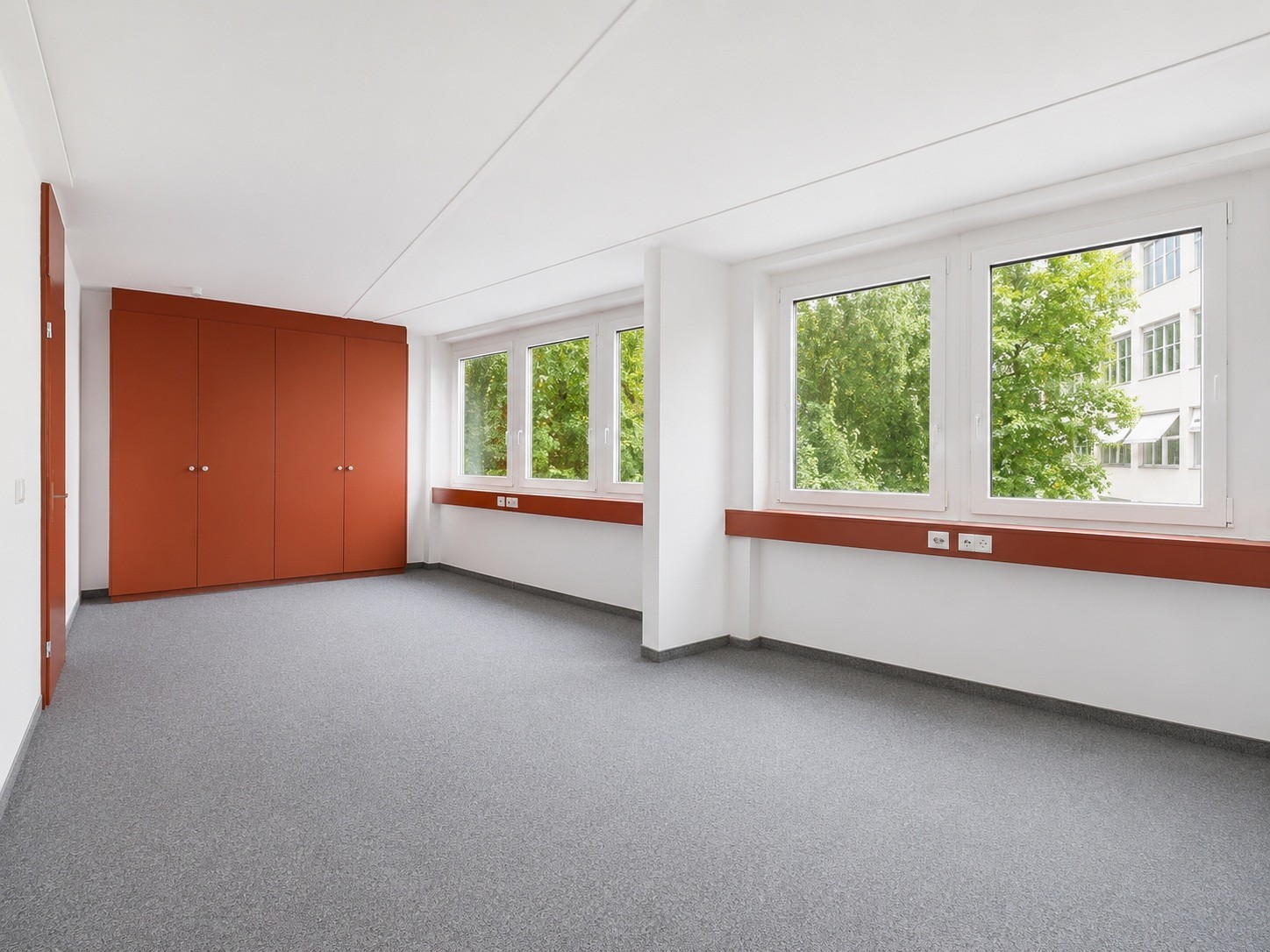698m² office, photo 4 of 10