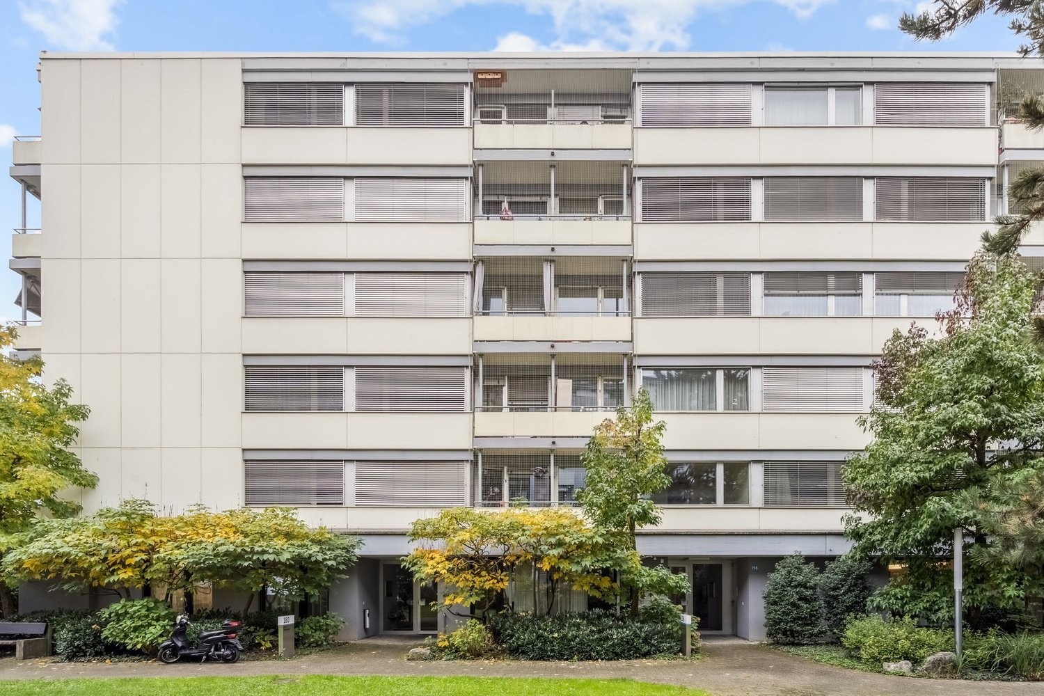 81m² commercial, photo 1 of 10