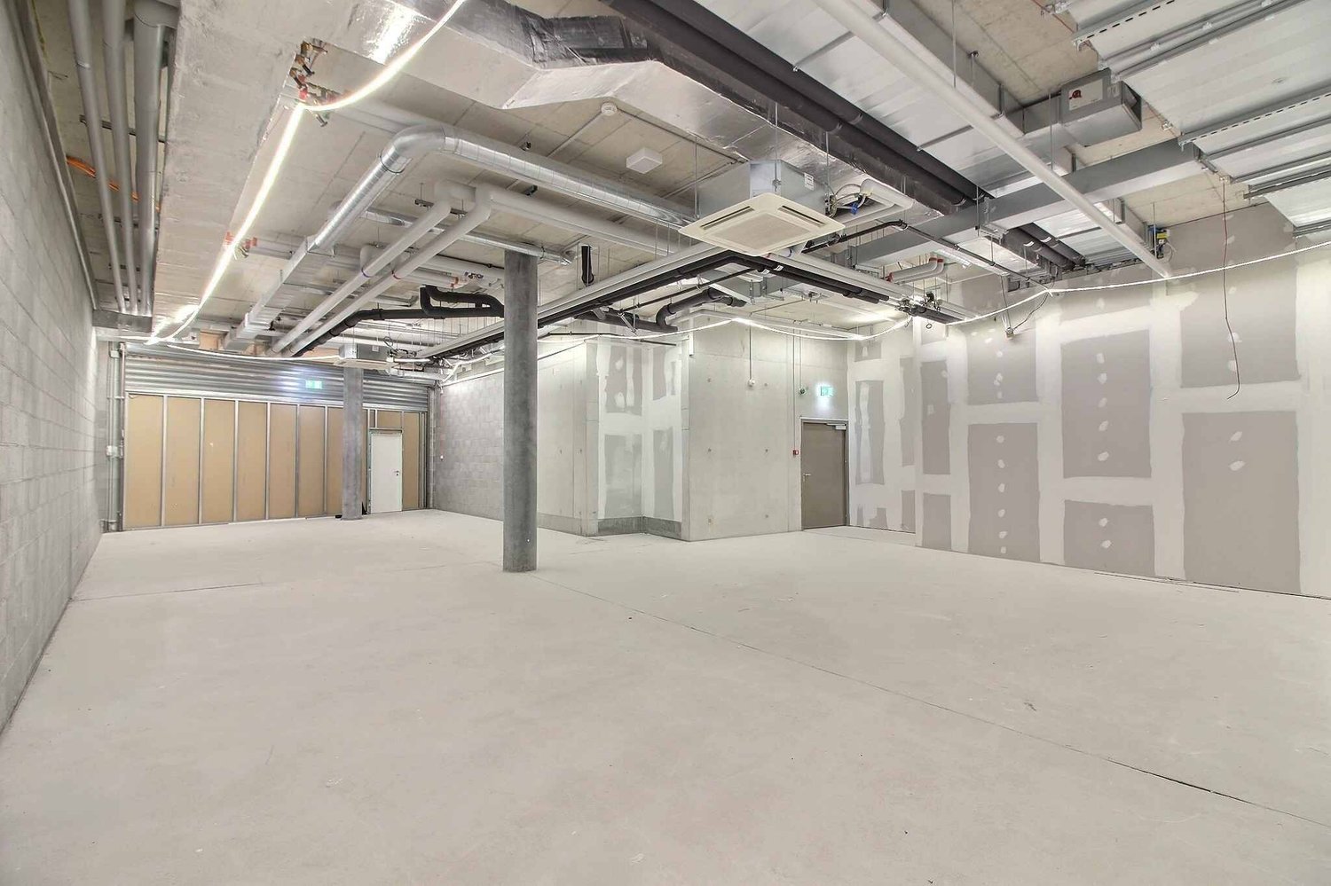 143m² shopping centre, photo 5 of 6