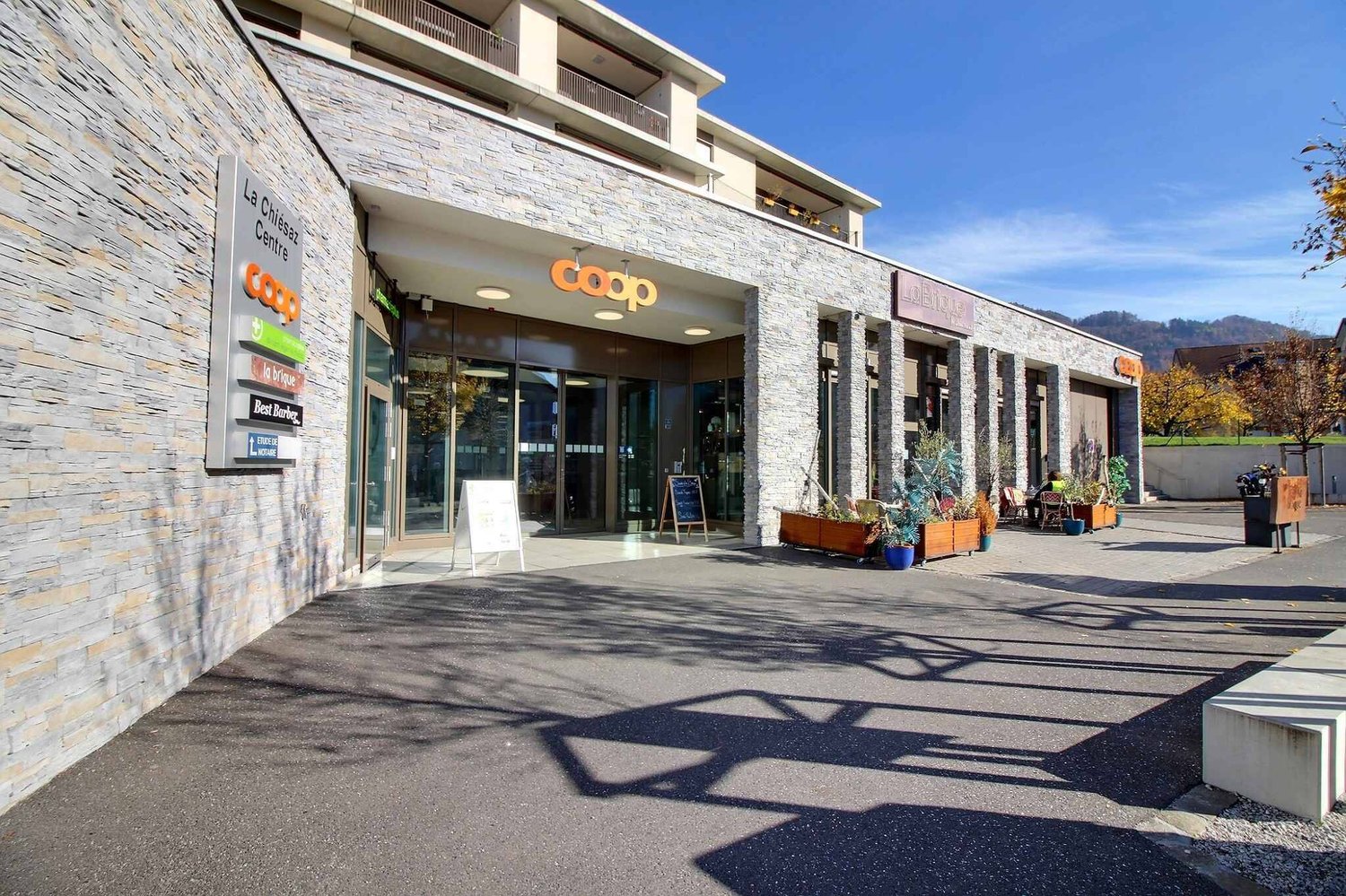143m² shopping centre, photo 1 of 6