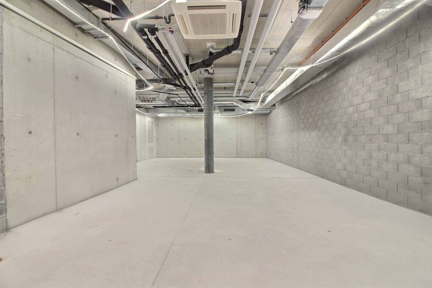 143m² shopping centre, photo 3 of 6