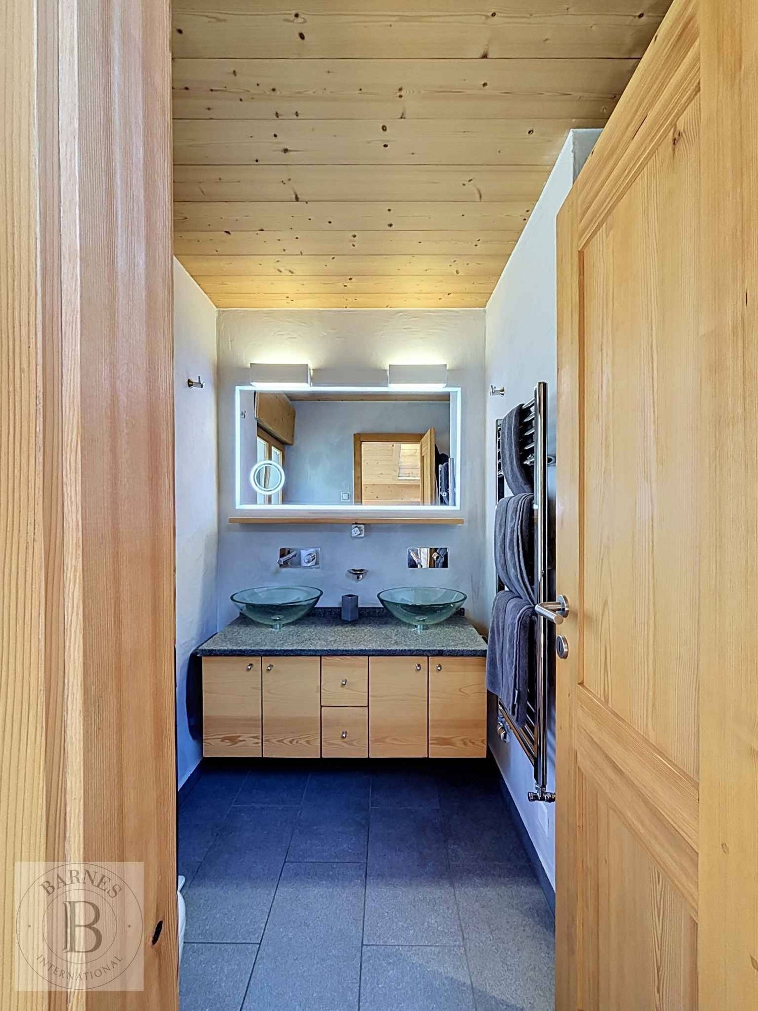 3 rooms furnished flat