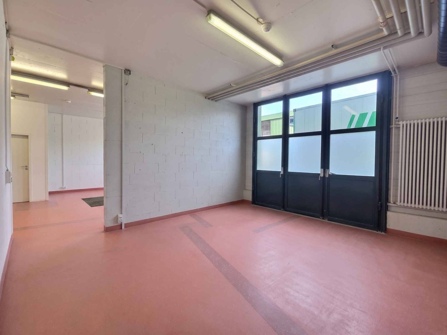 243m² commercial, photo 3 of 10